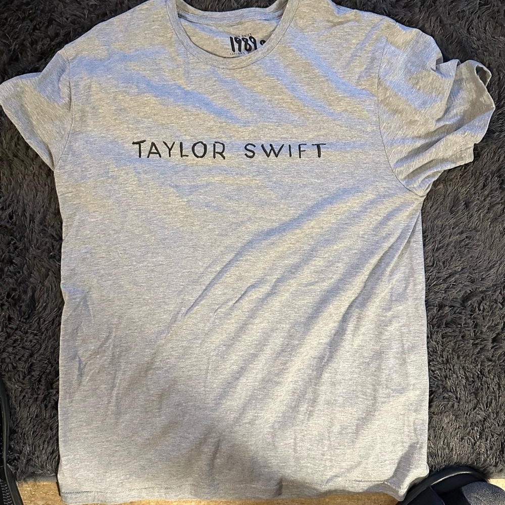 Taylor Swift Gray Short Sleeve Tee 1989 era Taylor’s version